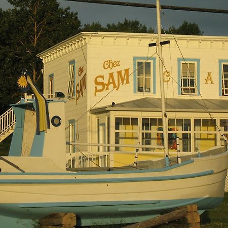 Auberge Du Cafe Chez Sam Baie-Sainte-Catherine Exterior foto