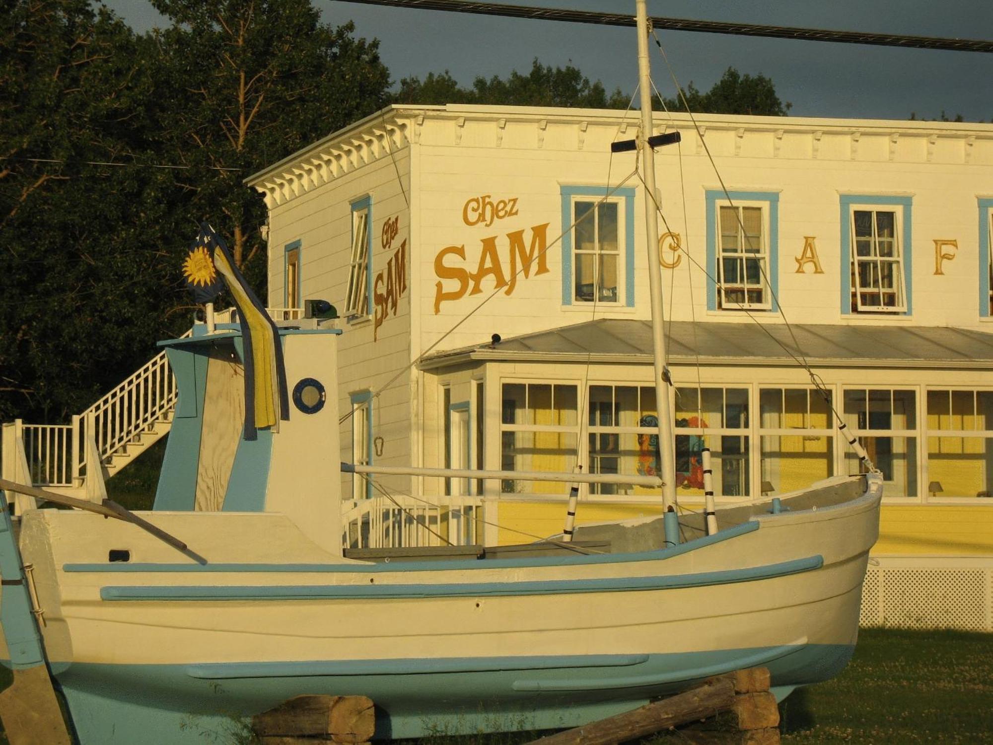Auberge Du Cafe Chez Sam Baie-Sainte-Catherine Exterior foto